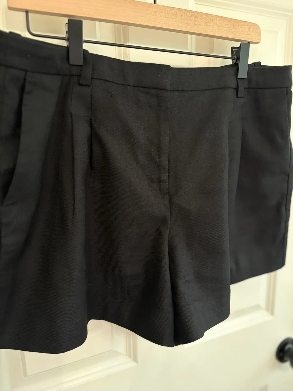 Like new size 14 women’s J Crew Black Tailored Pleated linen blend Shorts.